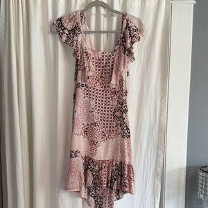 Chic High-Low Dress with Ruffle Sleeves